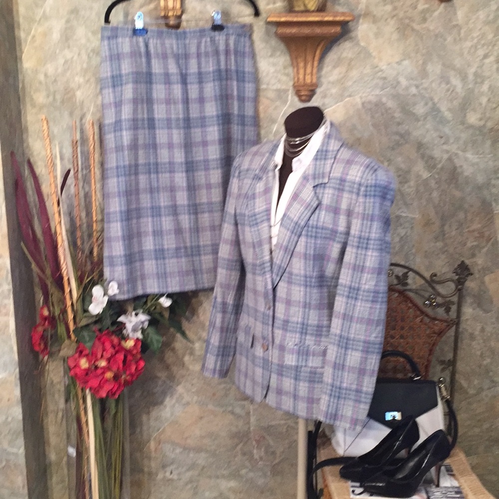 Pendleton Stunning Two-Piece Suit Jacket & Skirt - image 3